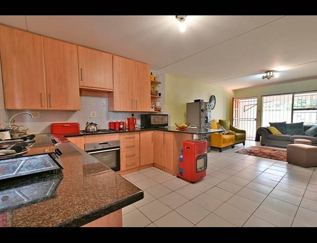 3 BEDROOM APARTMENT FOR SALE IN OAKDENE